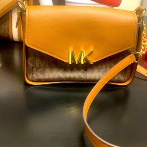 Michael kors cross body